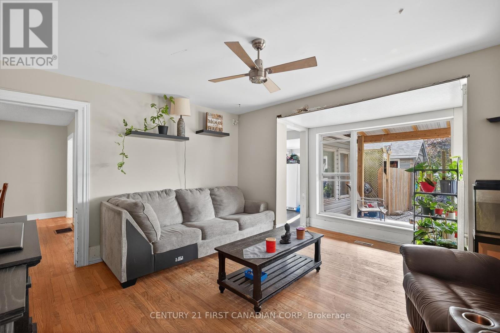 247 Ridout Street, West Elgin (Rodney), ON - Indoor Photo Showing Living Room