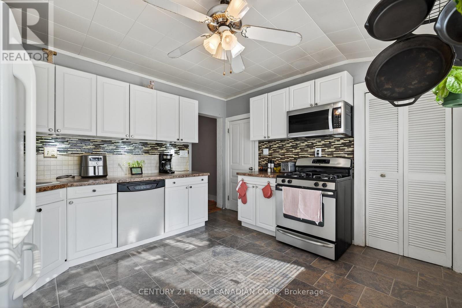 247 Ridout Street, West Elgin (Rodney), ON - Indoor Photo Showing Kitchen
