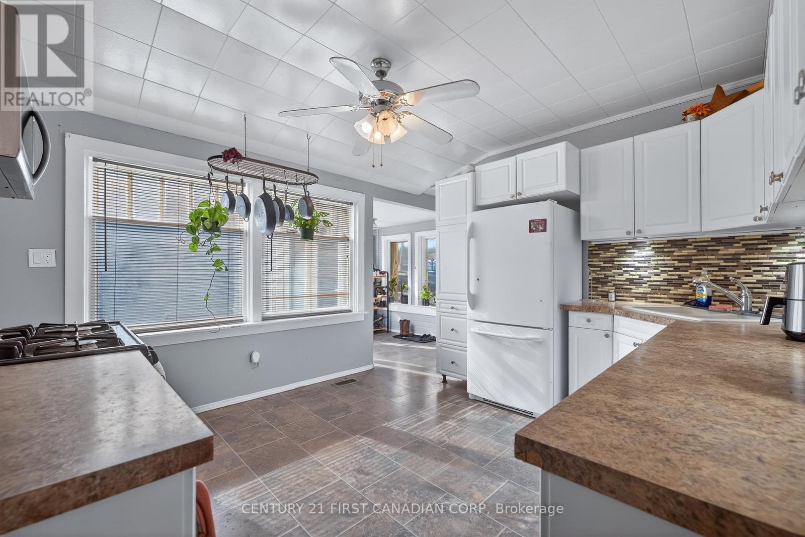 247 Ridout Street, West Elgin (Rodney), ON - Indoor Photo Showing Kitchen