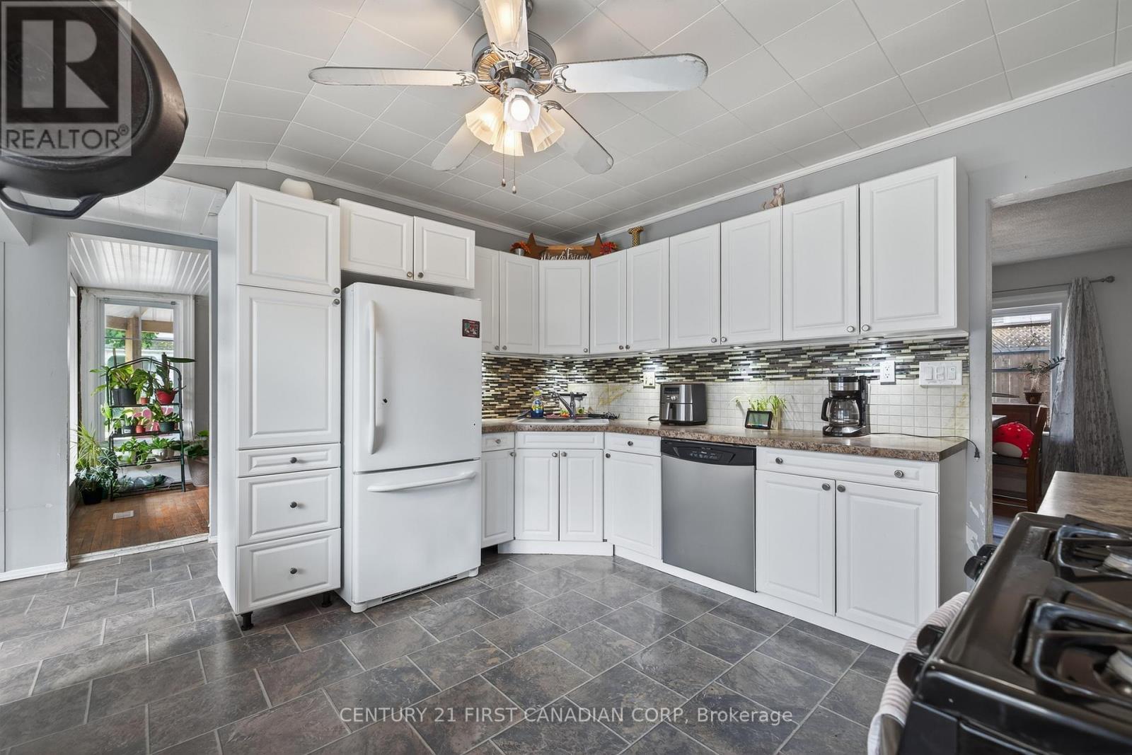 247 Ridout Street, West Elgin (Rodney), ON - Indoor Photo Showing Kitchen With Upgraded Kitchen