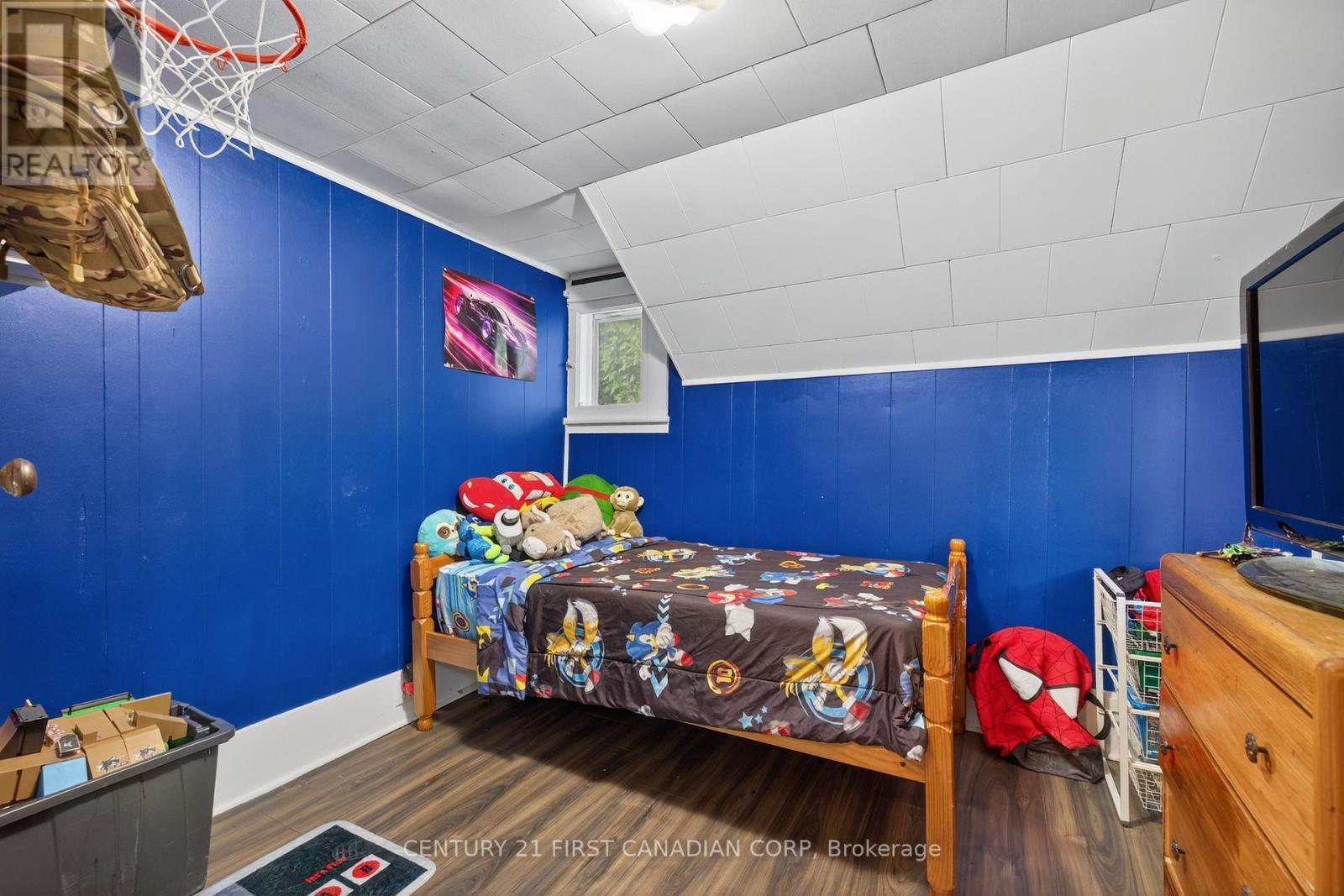247 Ridout Street, West Elgin (Rodney), ON - Indoor Photo Showing Bedroom