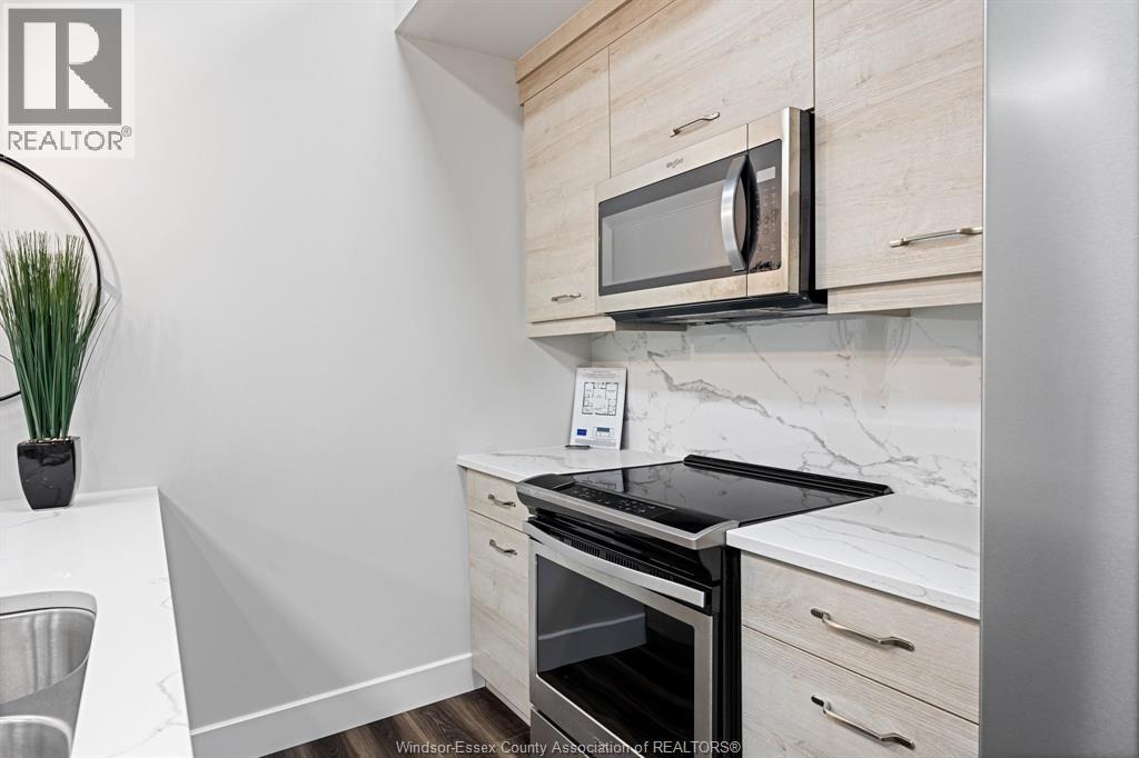800 Beachside Drive Unit# 309, Lakeshore, ON - Indoor Photo Showing Kitchen