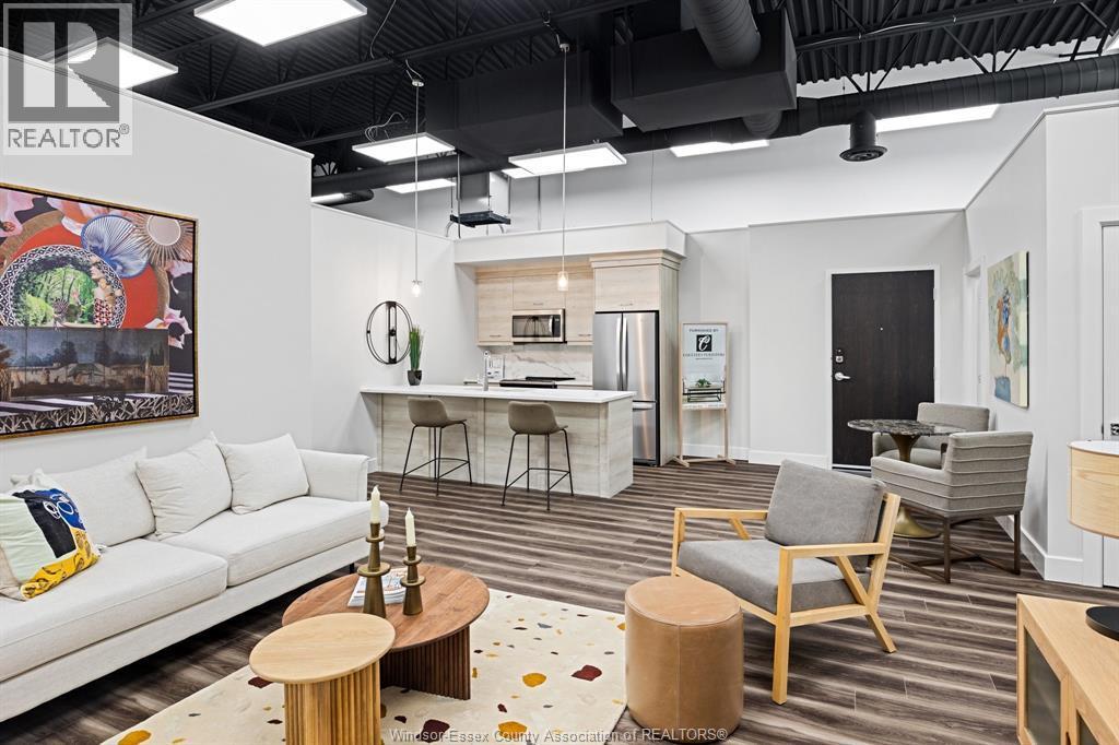 800 Beachside Drive Unit# 309, Lakeshore, ON - Indoor Photo Showing Living Room
