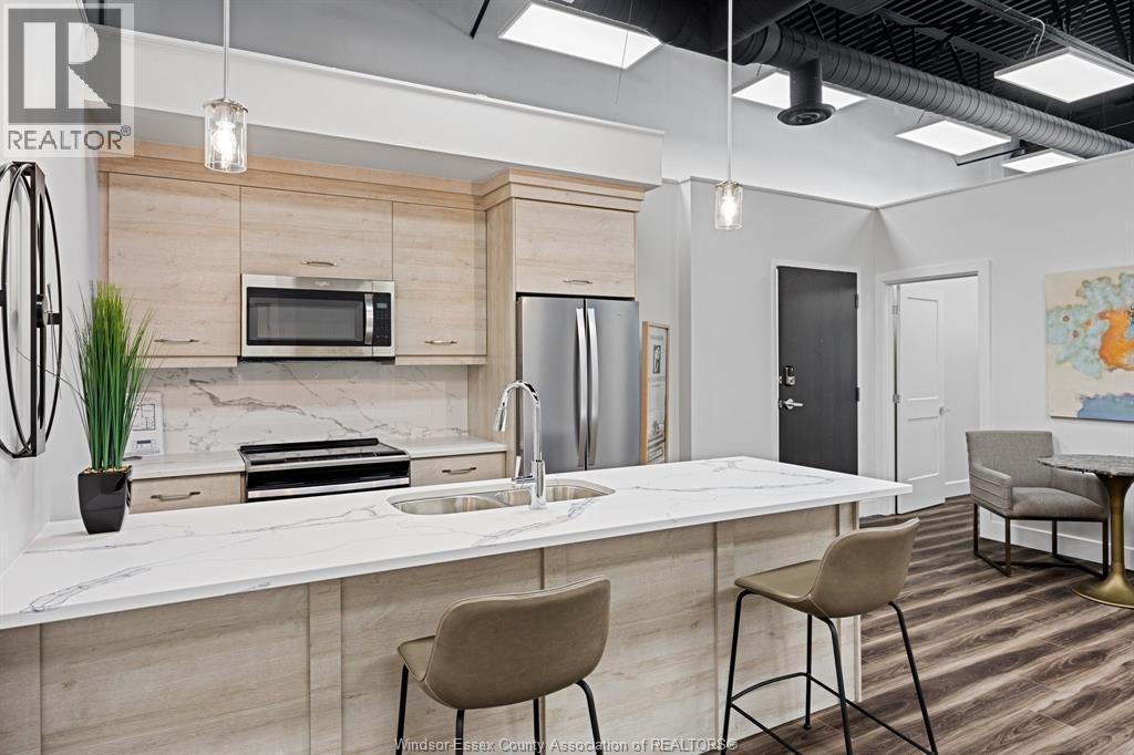 800 Beachside Drive Unit# 309, Lakeshore, ON - Indoor Photo Showing Kitchen With Stainless Steel Kitchen With Upgraded Kitchen