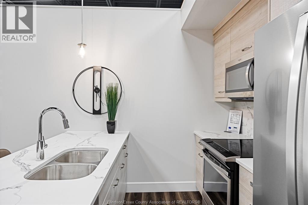 800 Beachside Drive Unit# 309, Lakeshore, ON - Indoor Photo Showing Kitchen With Double Sink