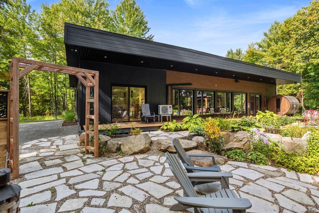 Back facade - 37 Ch. Stephenson, Gore, QC - Outdoor With Deck Patio Veranda