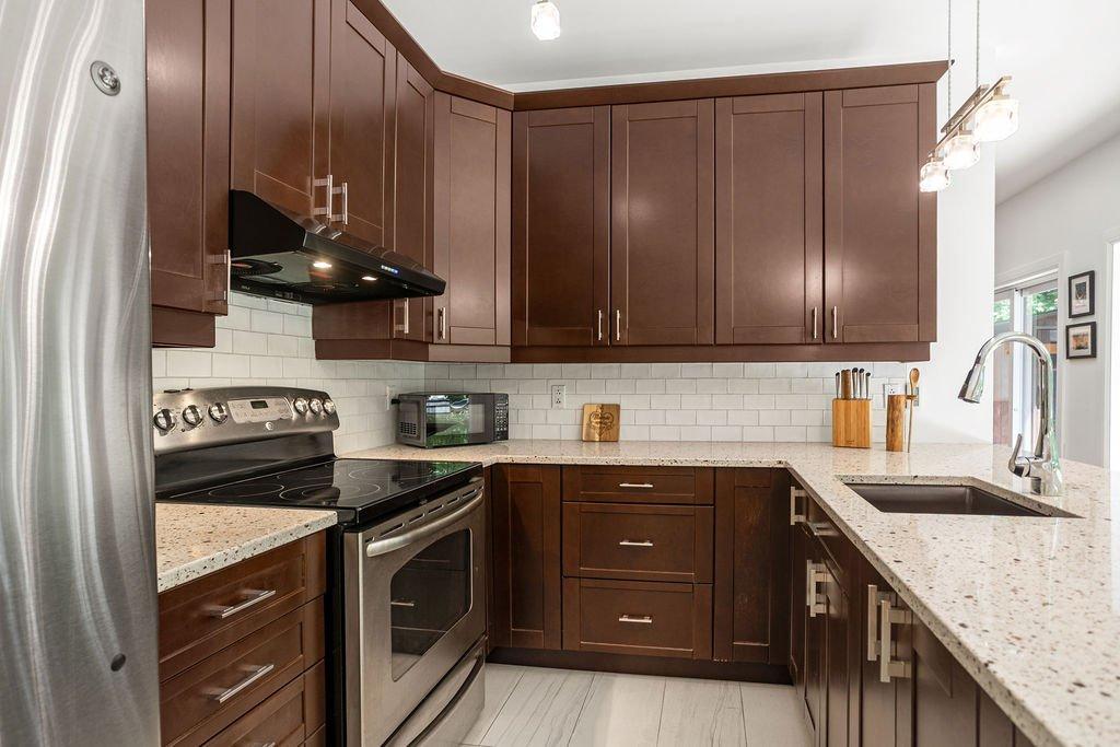 Kitchen - 37 Ch. Stephenson, Gore, QC - Indoor Photo Showing Kitchen With Upgraded Kitchen