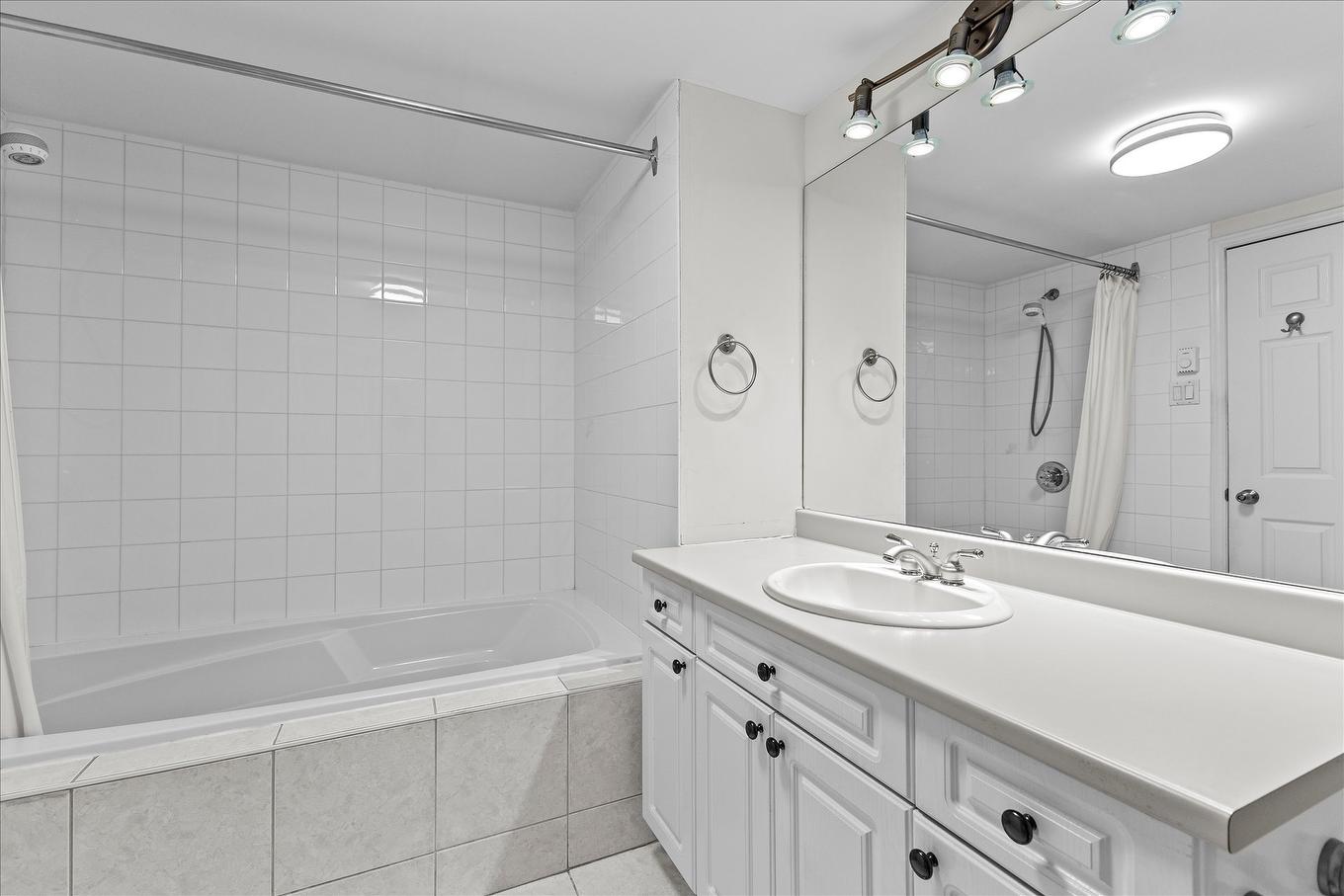 Salle de bains - 304-6455 Av. Somerled, Montréal (Côte-Des-Neiges/Notre-Dame-De-Grâce), QC - Indoor Photo Showing Bathroom