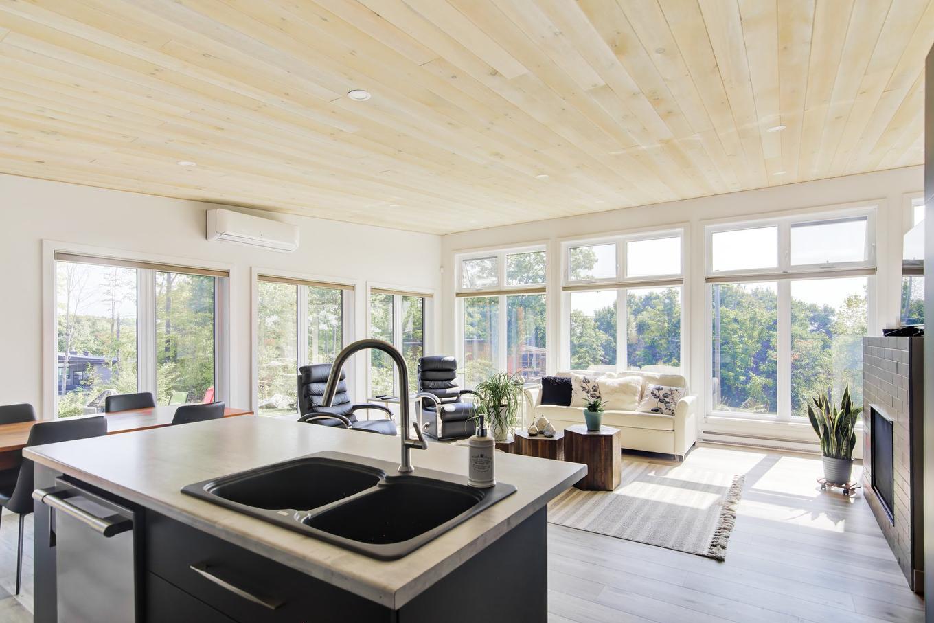 Vue d'ensemble - 1097 Ch. De La Côte, Lachute, QC - Indoor Photo Showing Kitchen With Double Sink