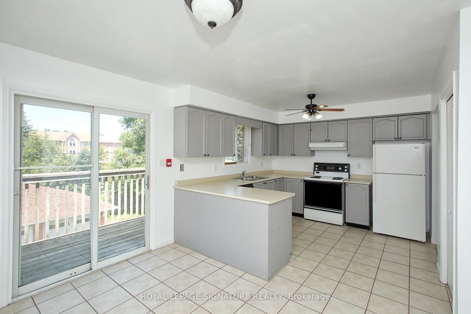 #4-42 Tecumseh Avenue, Oshawa, ON - Indoor Photo Showing Kitchen