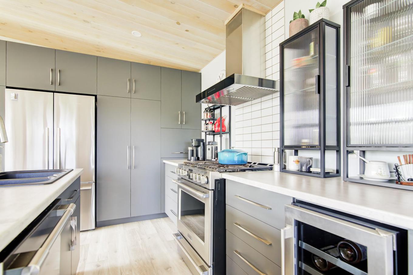 Cuisine - 1097Z Ch. De La Côte, Lachute, QC - Indoor Photo Showing Kitchen With Upgraded Kitchen