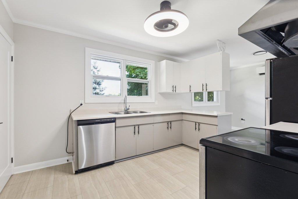 Cuisine - 572 Rue Du Curé-Brady, Gatineau (Buckingham), QC - Indoor Photo Showing Kitchen With Double Sink