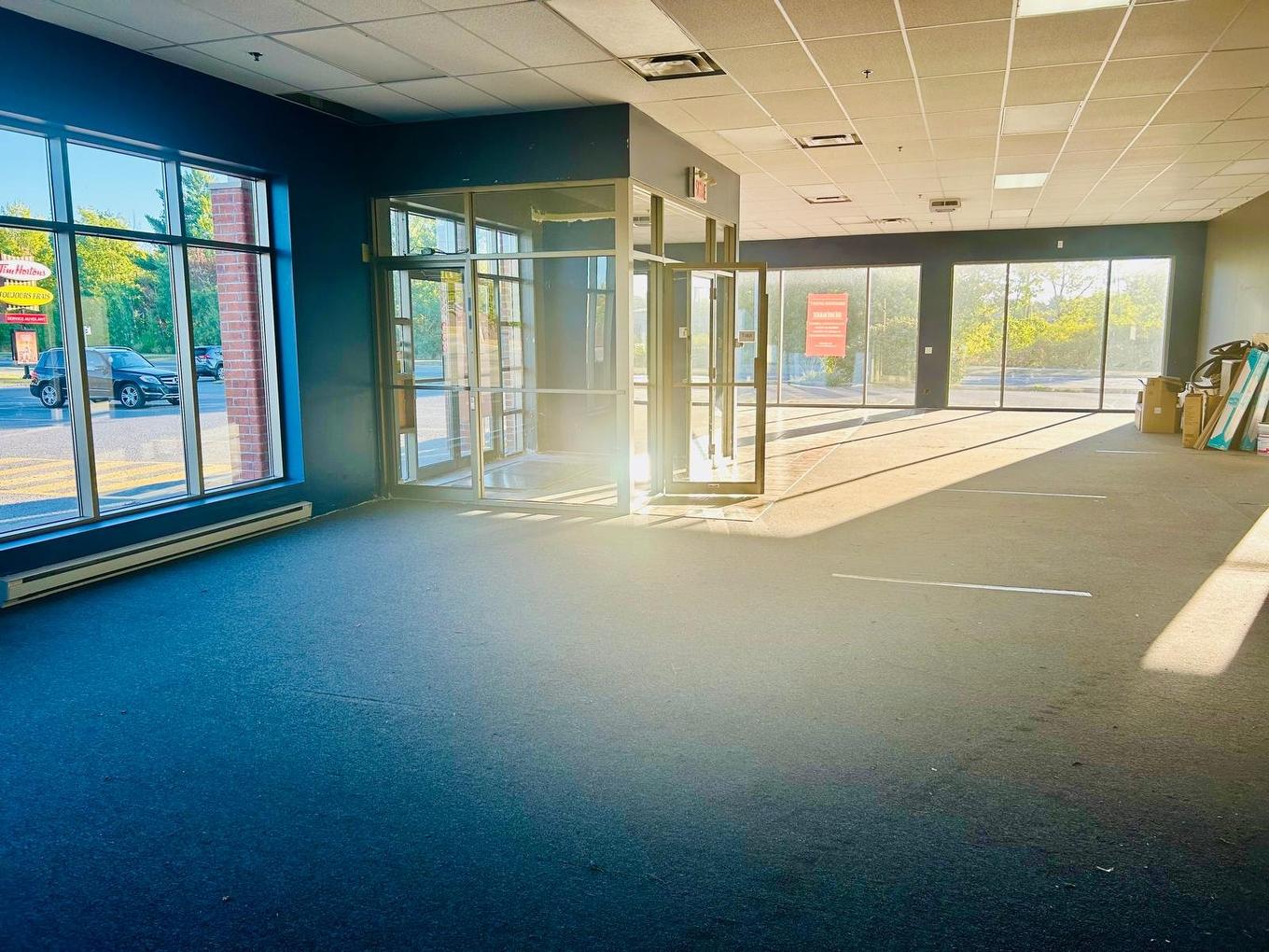 Interior - 101-3003 Ch. D'Oka, Sainte-Marthe-Sur-Le-Lac, QC - Indoor Photo Showing Other Room