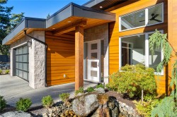 1017 Coral Pl French Creek, BC V9P 2E1