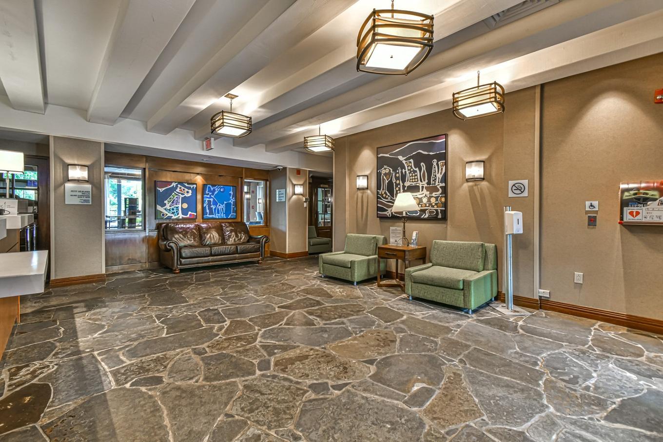 Hall d'entrée/Vestibule - 441-160 Ch. Du Curé-Deslauriers, Mont-Tremblant, QC - Indoor Photo Showing Other Room