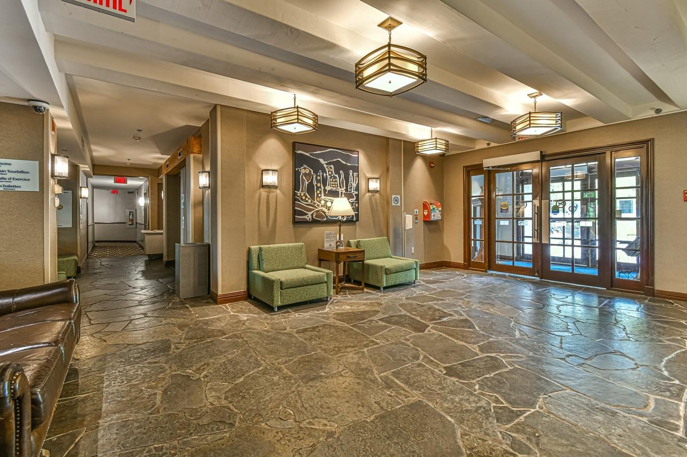 Hall d'entrée/Vestibule - 441-160 Ch. Du Curé-Deslauriers, Mont-Tremblant, QC - Indoor Photo Showing Other Room