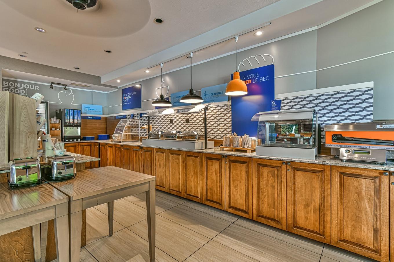 Salle communautaire - 441-160 Ch. Du Curé-Deslauriers, Mont-Tremblant, QC - Indoor