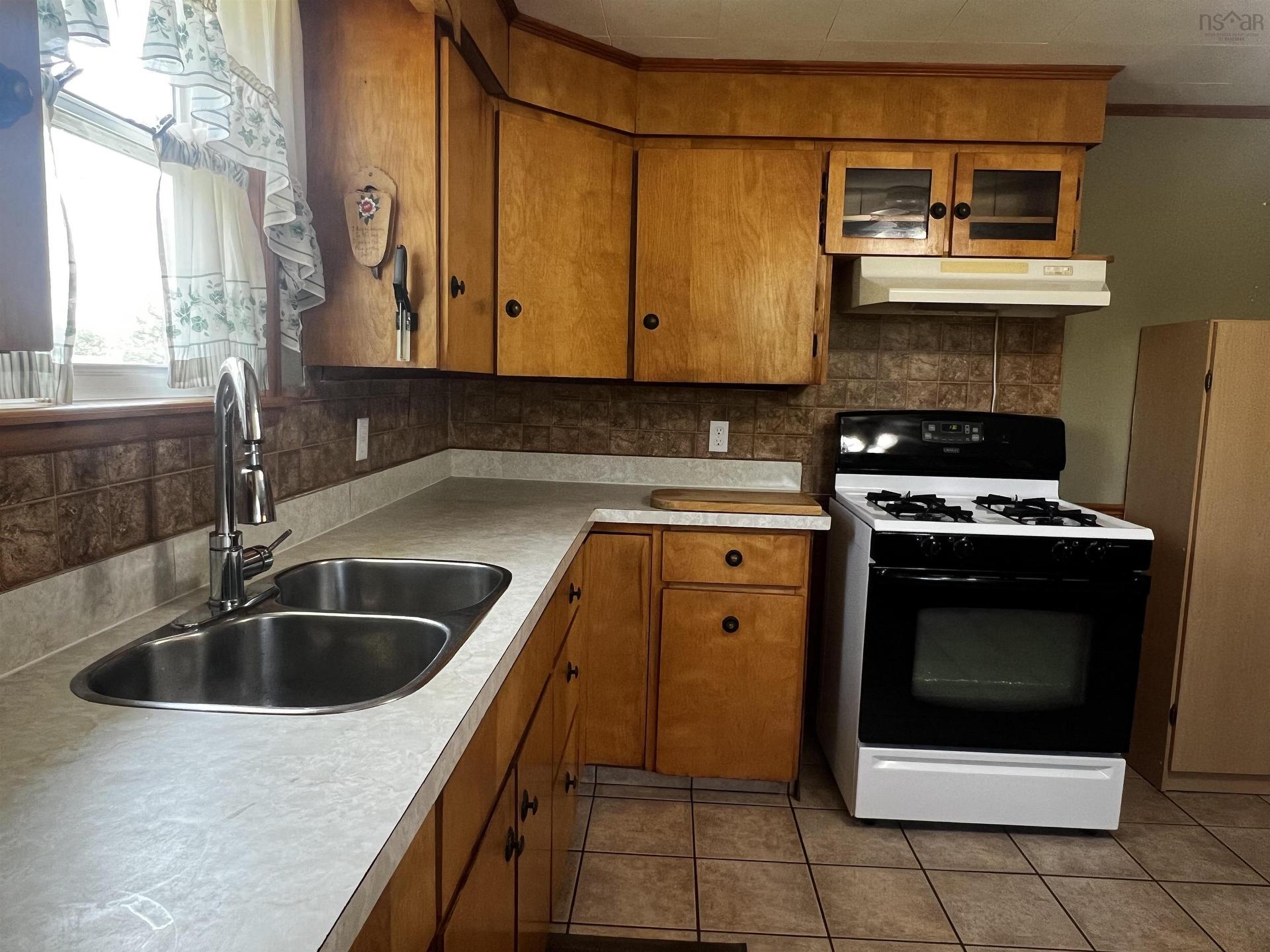 5320 Highway 6, Caribou River, NS - Indoor Photo Showing Kitchen With Double Sink