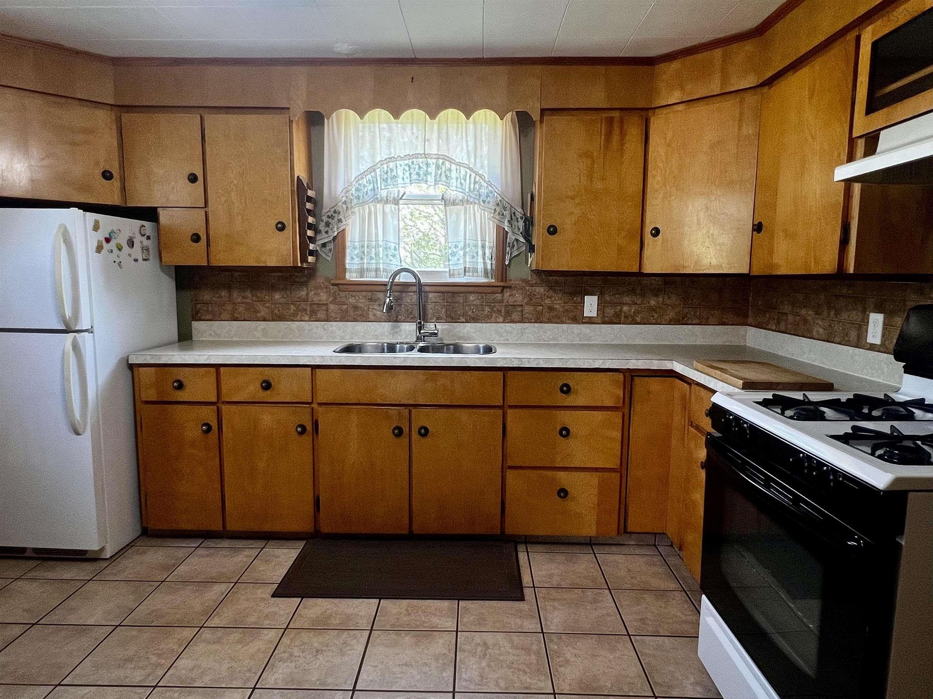 5320 Highway 6, Caribou River, NS - Indoor Photo Showing Kitchen With Double Sink