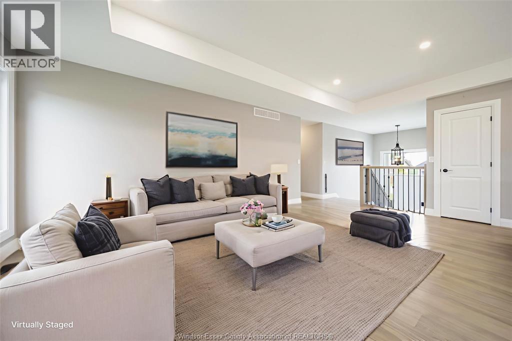 4403 Belmont, Comber, ON - Indoor Photo Showing Living Room