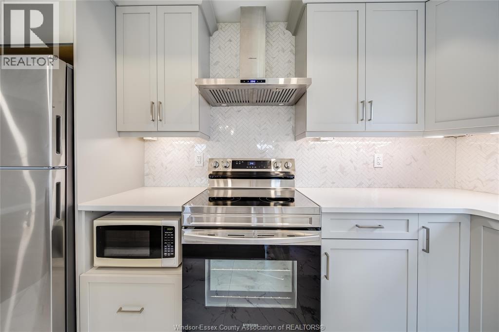 4403 Belmont, Comber, ON - Indoor Photo Showing Kitchen With Upgraded Kitchen