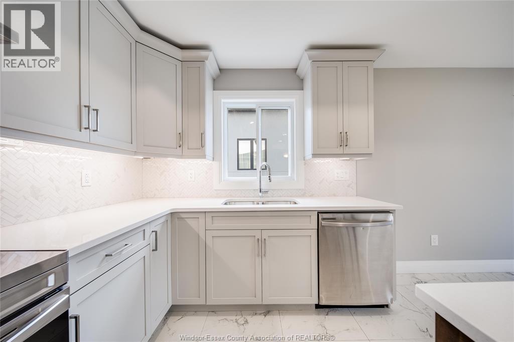 4403 Belmont, Comber, ON - Indoor Photo Showing Kitchen