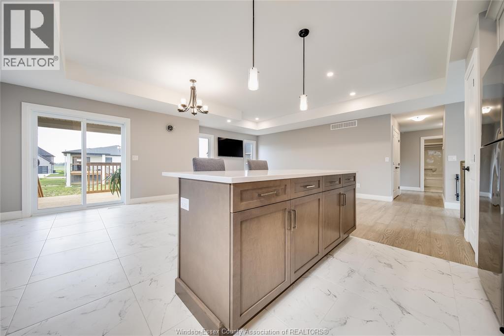 4403 Belmont, Comber, ON - Indoor Photo Showing Kitchen