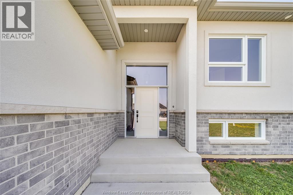 4403 Belmont, Comber, ON - Outdoor With Exterior