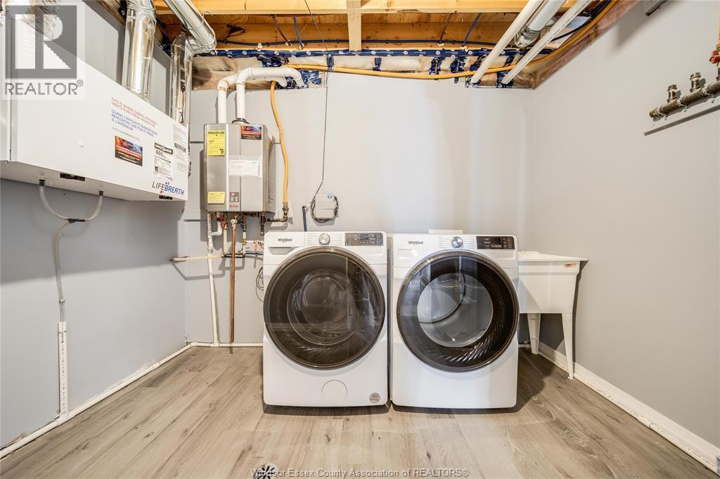 4403 Belmont, Comber, ON - Indoor Photo Showing Laundry Room