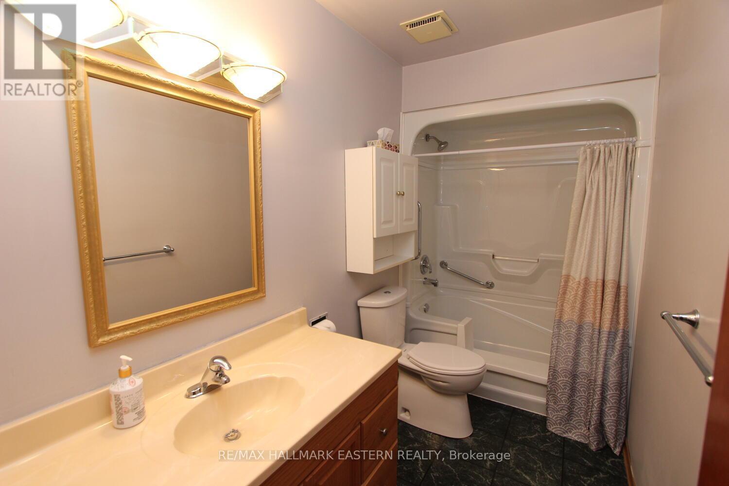Full Bath - 1092 Mid Belmont 7Th Line, Havelock-Belmont-Methuen (Belmont-Methuen), ON - Indoor Photo Showing Bathroom