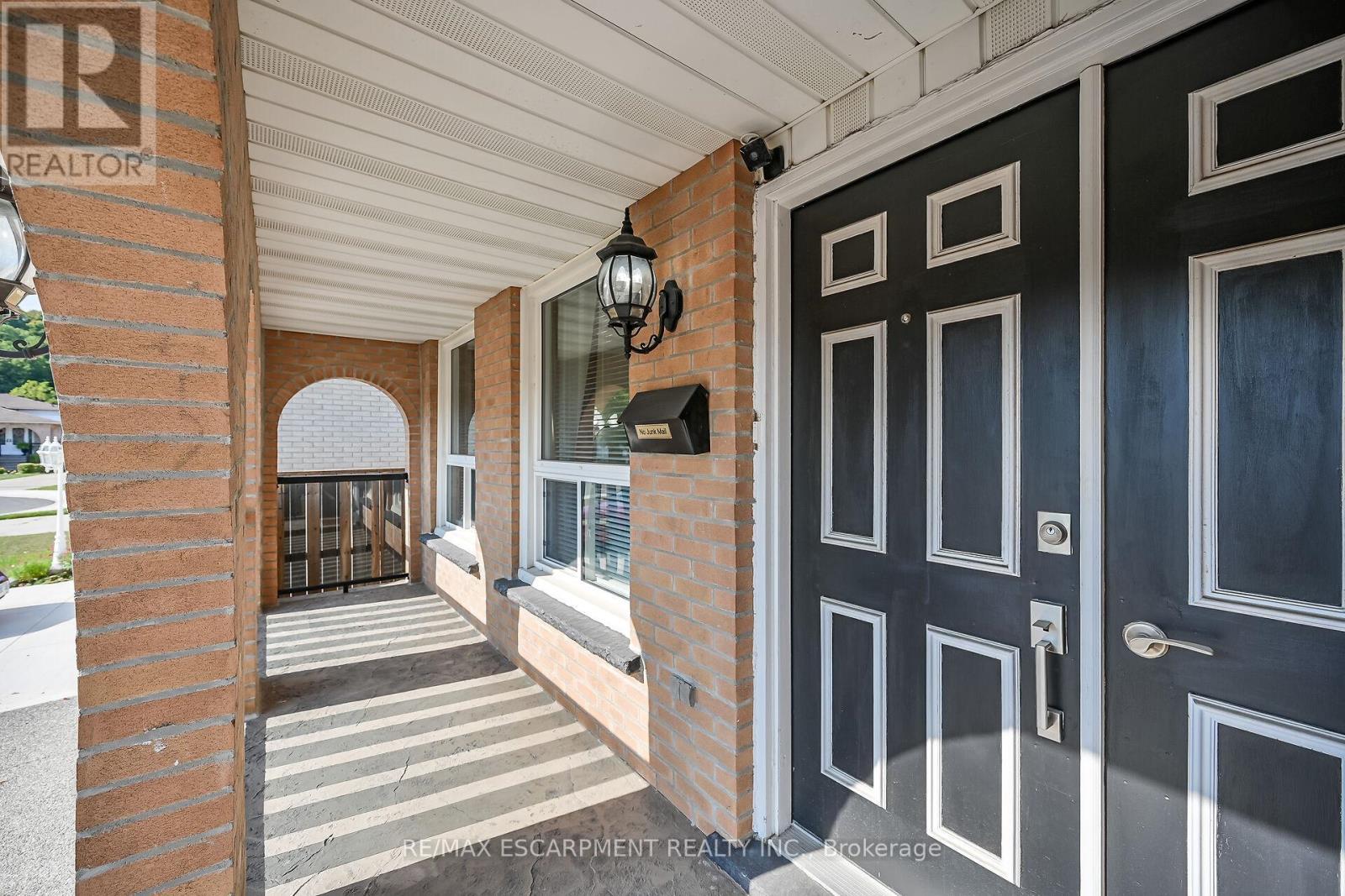 28 Tara Court, Hamilton, ON - Outdoor With Exterior