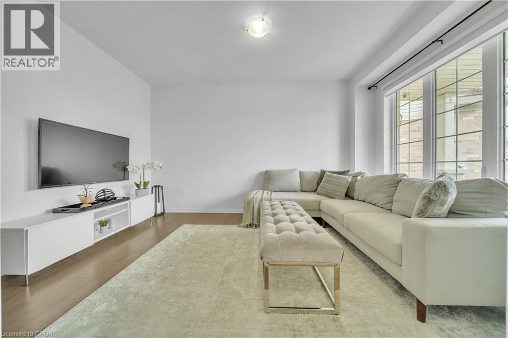 237 Kinsman Drive, Binbrook, ON - Indoor Photo Showing Living Room