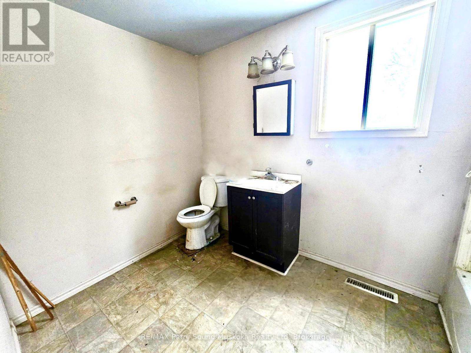 5 Bellview Crescent, Whitestone (Hagerman), ON - Indoor