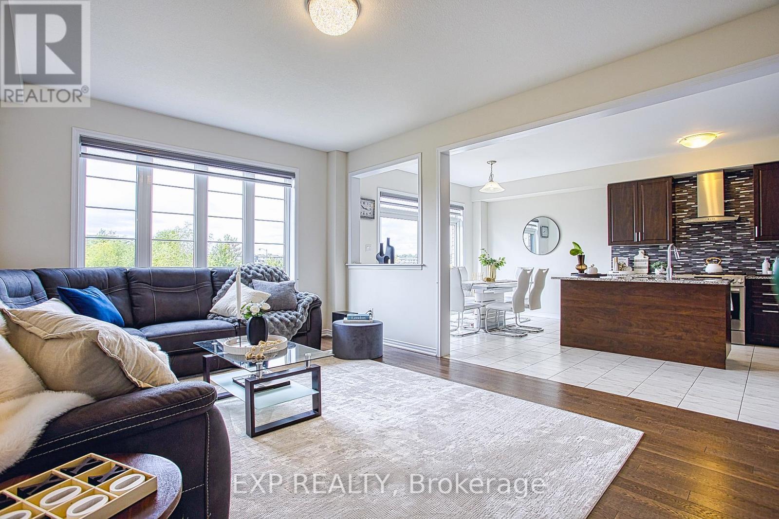 12 Midhurst Heights, Hamilton, ON - Indoor Photo Showing Living Room