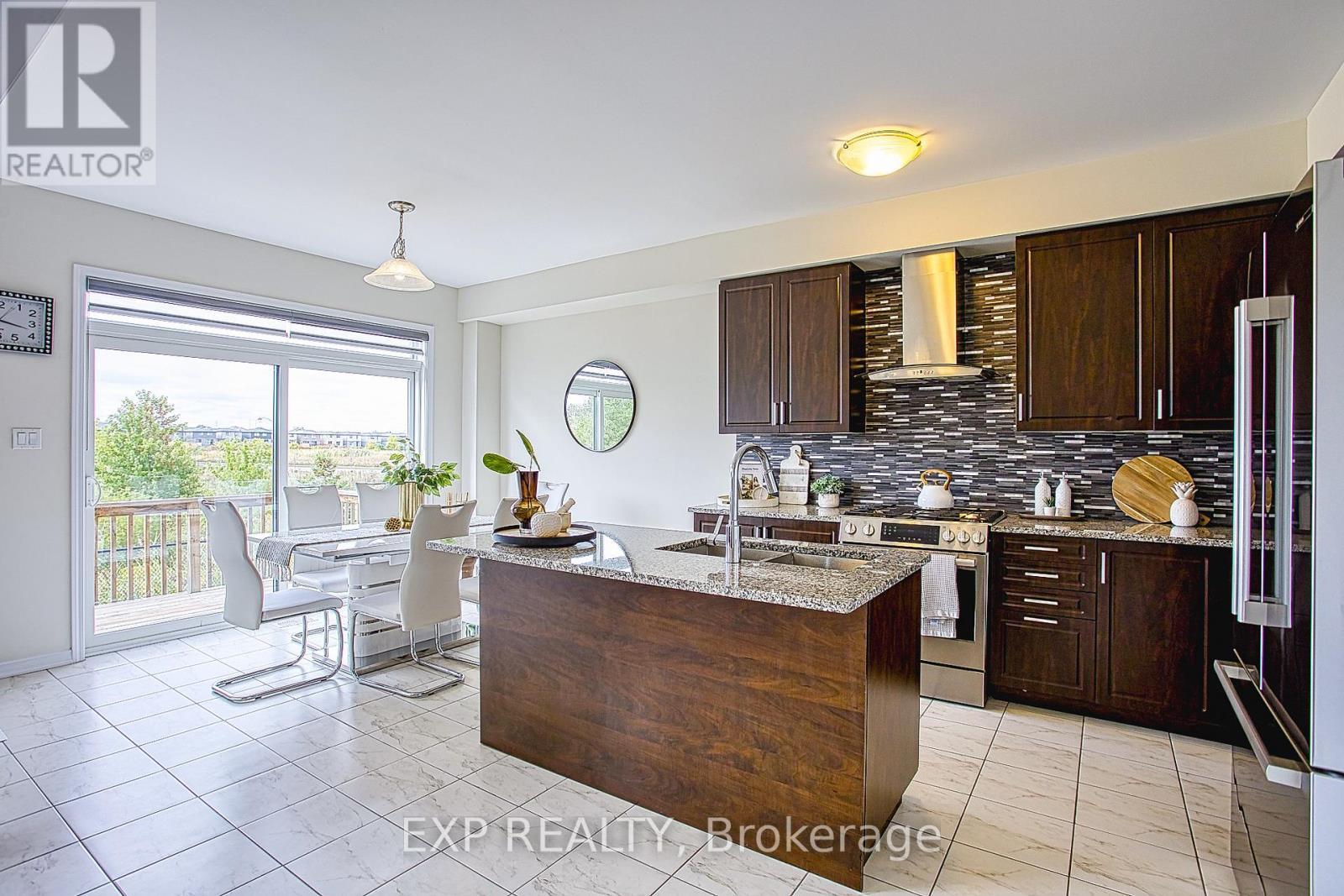 12 Midhurst Heights, Hamilton, ON - Indoor Photo Showing Kitchen