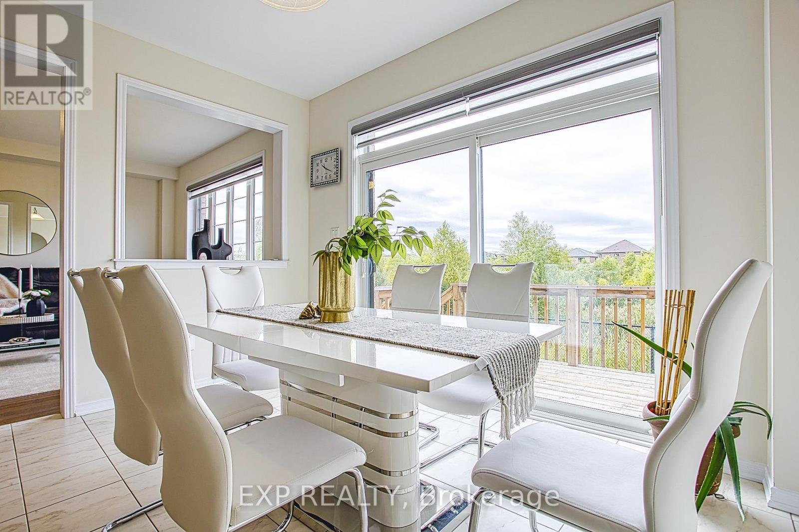 12 Midhurst Heights, Hamilton, ON - Indoor Photo Showing Dining Room