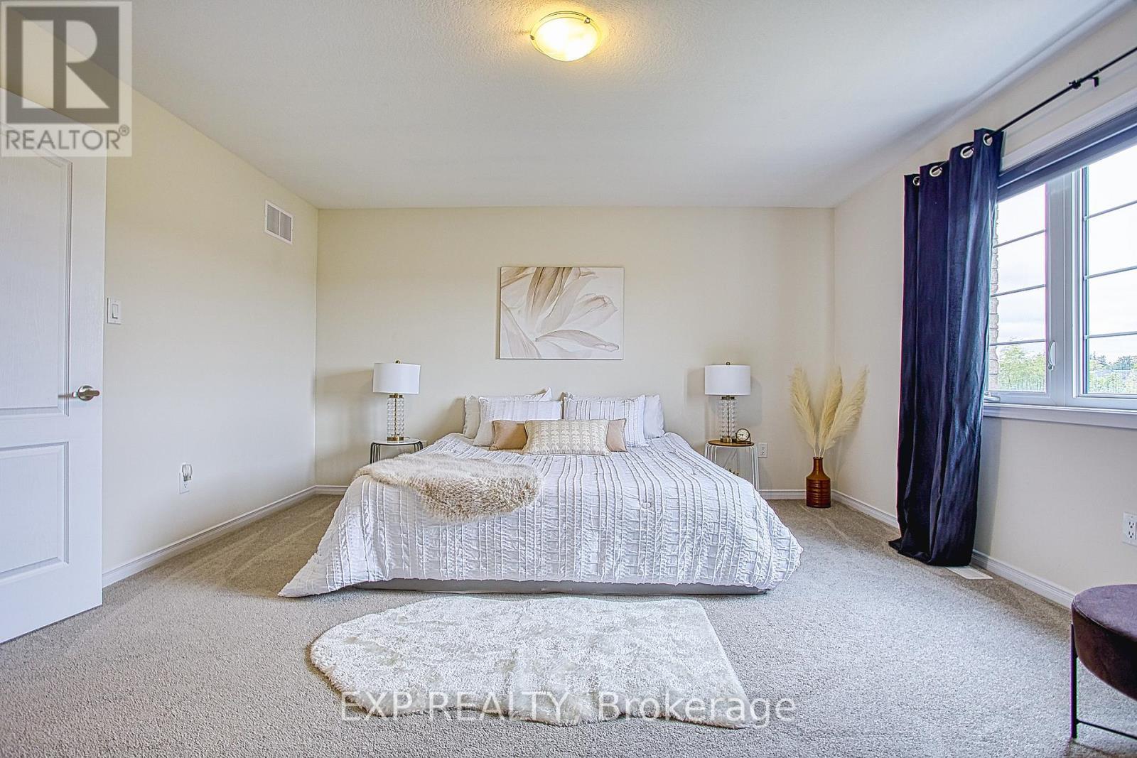12 Midhurst Heights, Hamilton, ON - Indoor Photo Showing Bedroom