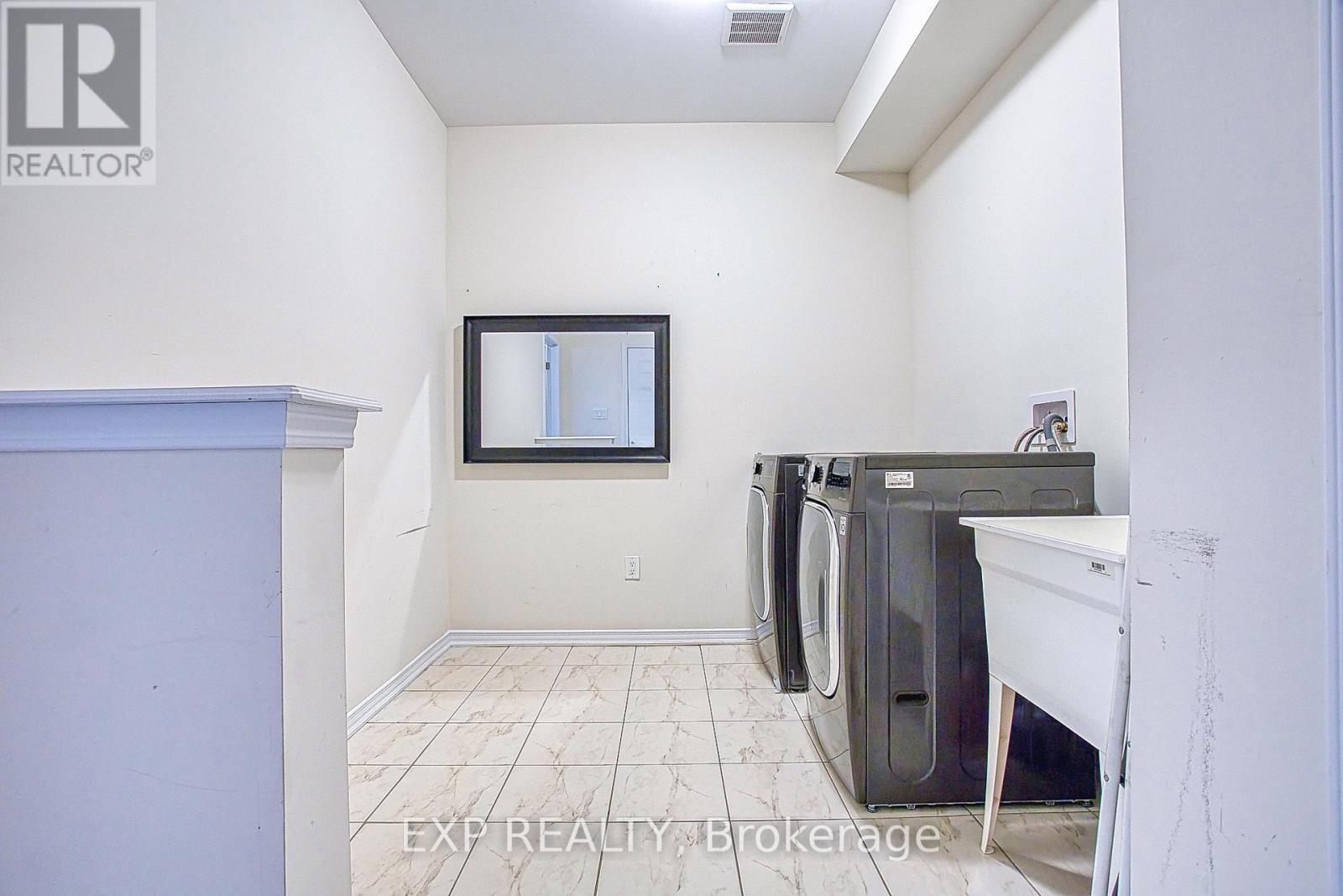 12 Midhurst Heights, Hamilton, ON - Indoor Photo Showing Laundry Room