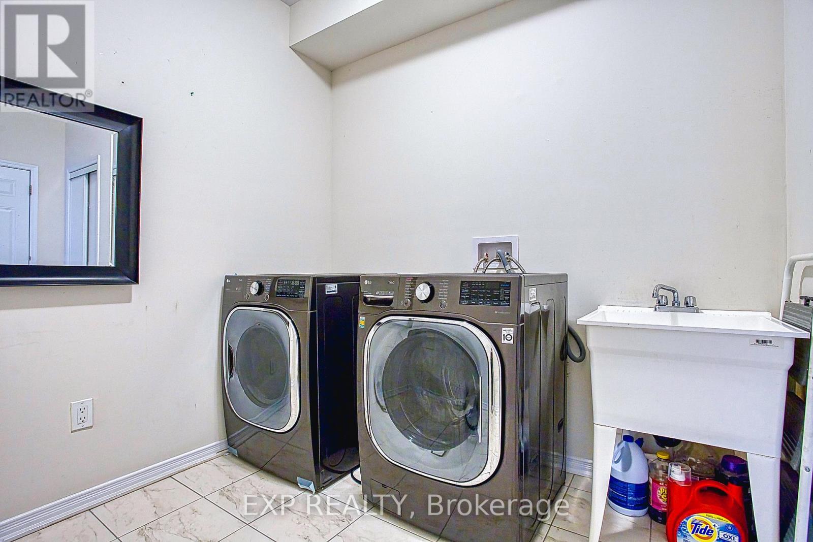12 Midhurst Heights, Hamilton, ON - Indoor Photo Showing Laundry Room