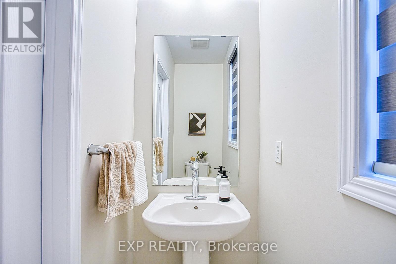 12 Midhurst Heights, Hamilton, ON - Indoor Photo Showing Bathroom