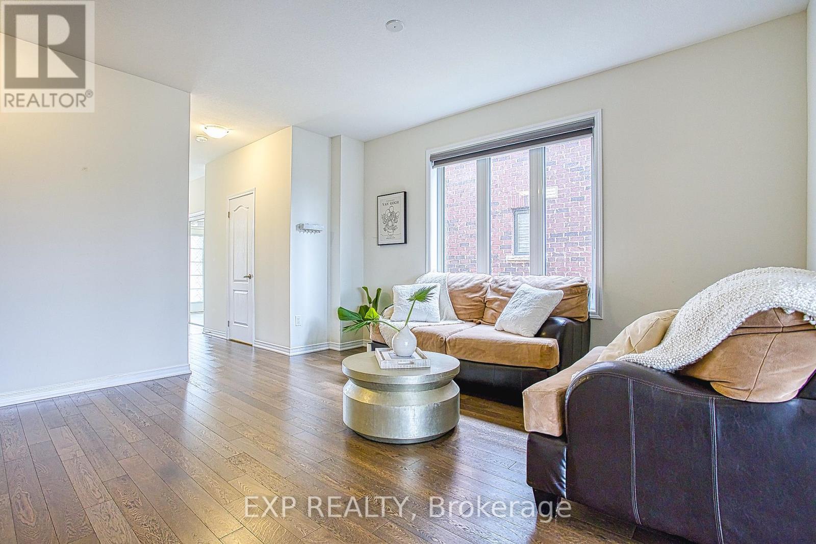 12 Midhurst Heights, Hamilton, ON - Indoor Photo Showing Living Room