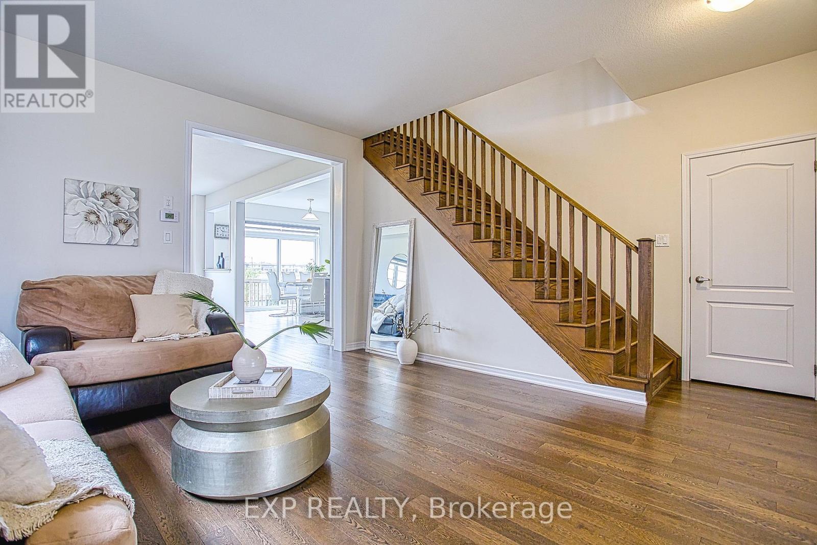 12 Midhurst Heights, Hamilton, ON - Indoor Photo Showing Living Room