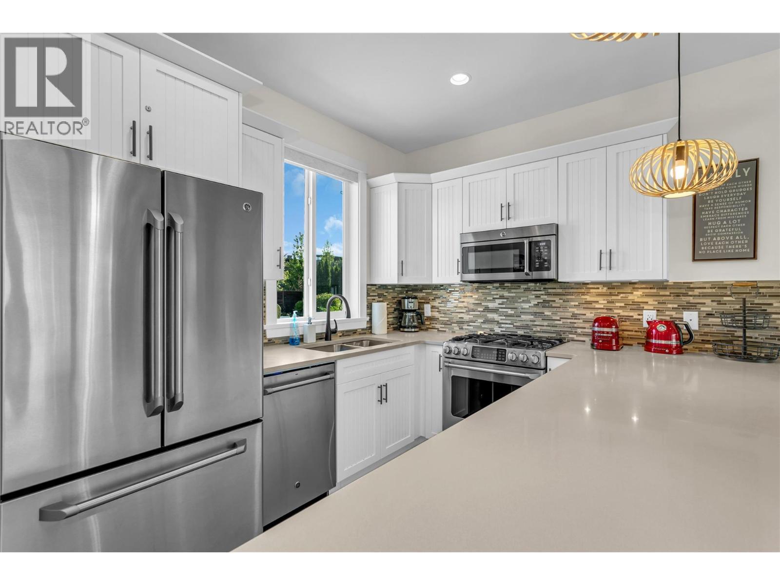 3750 West Bay Road Unit# 9, West Kelowna, BC - Indoor Photo Showing Kitchen With Double Sink With Upgraded Kitchen