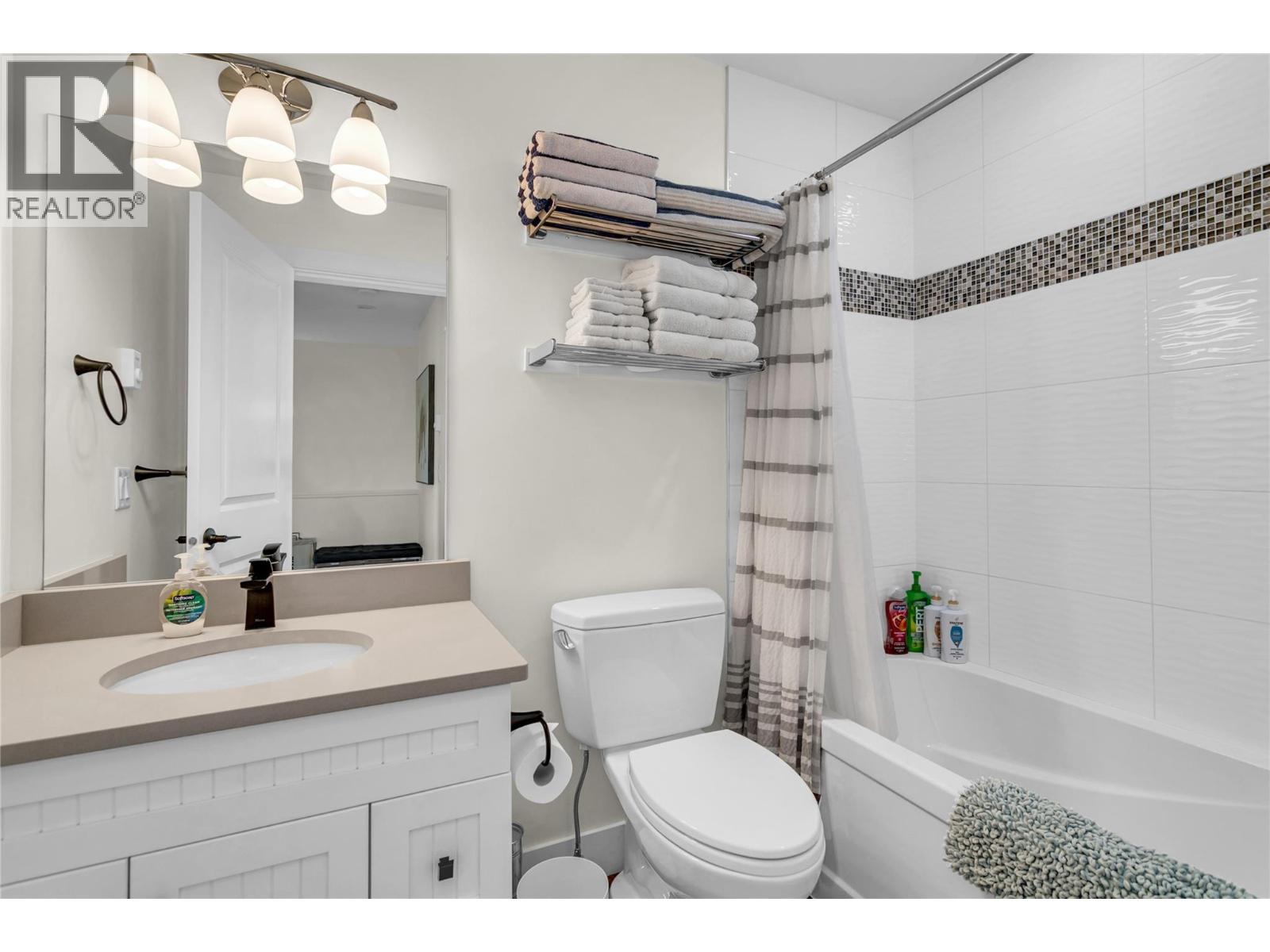 3750 West Bay Road Unit# 9, West Kelowna, BC - Indoor Photo Showing Bathroom