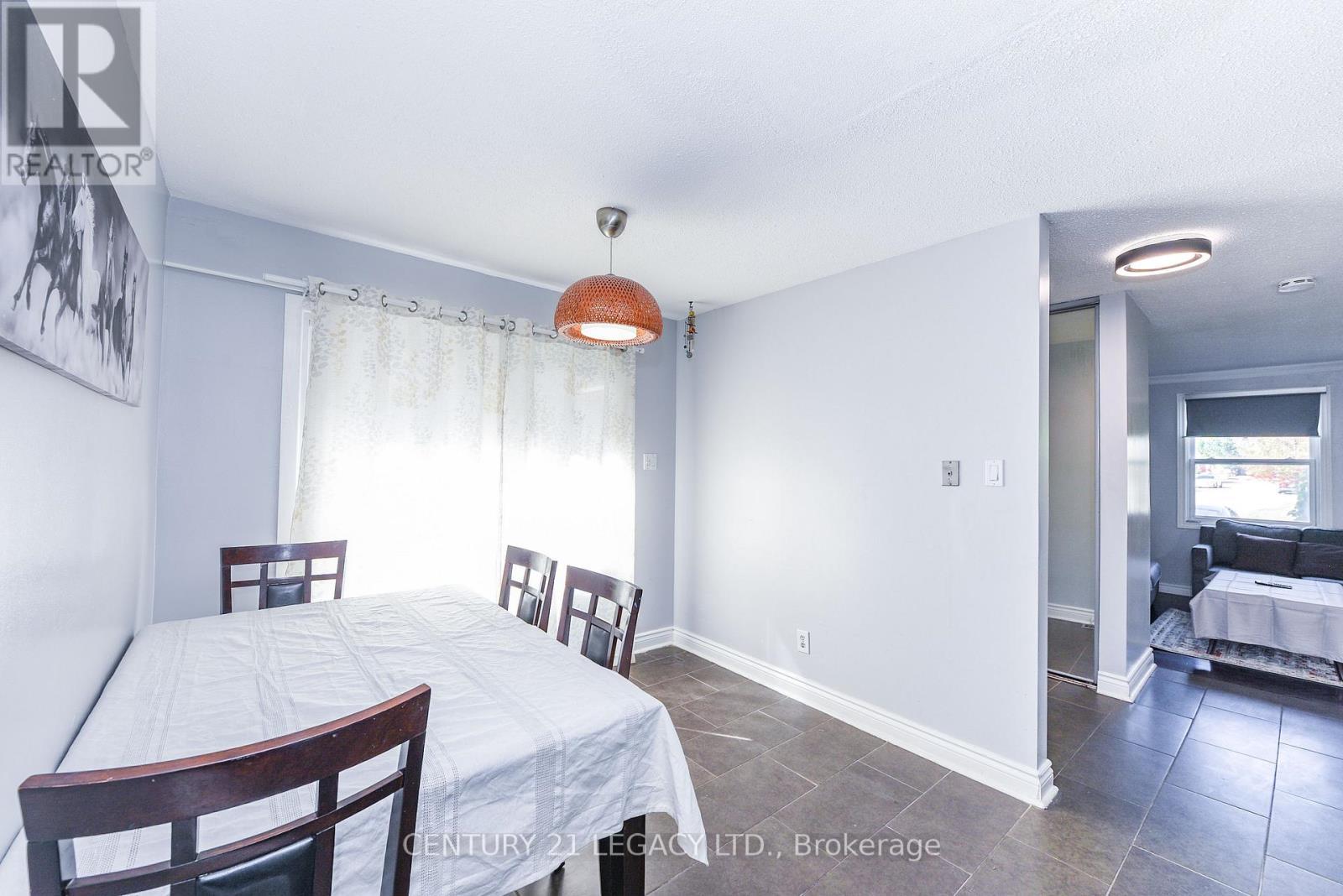 11 Bruce Beer Drive, Brampton, ON - Indoor Photo Showing Dining Room