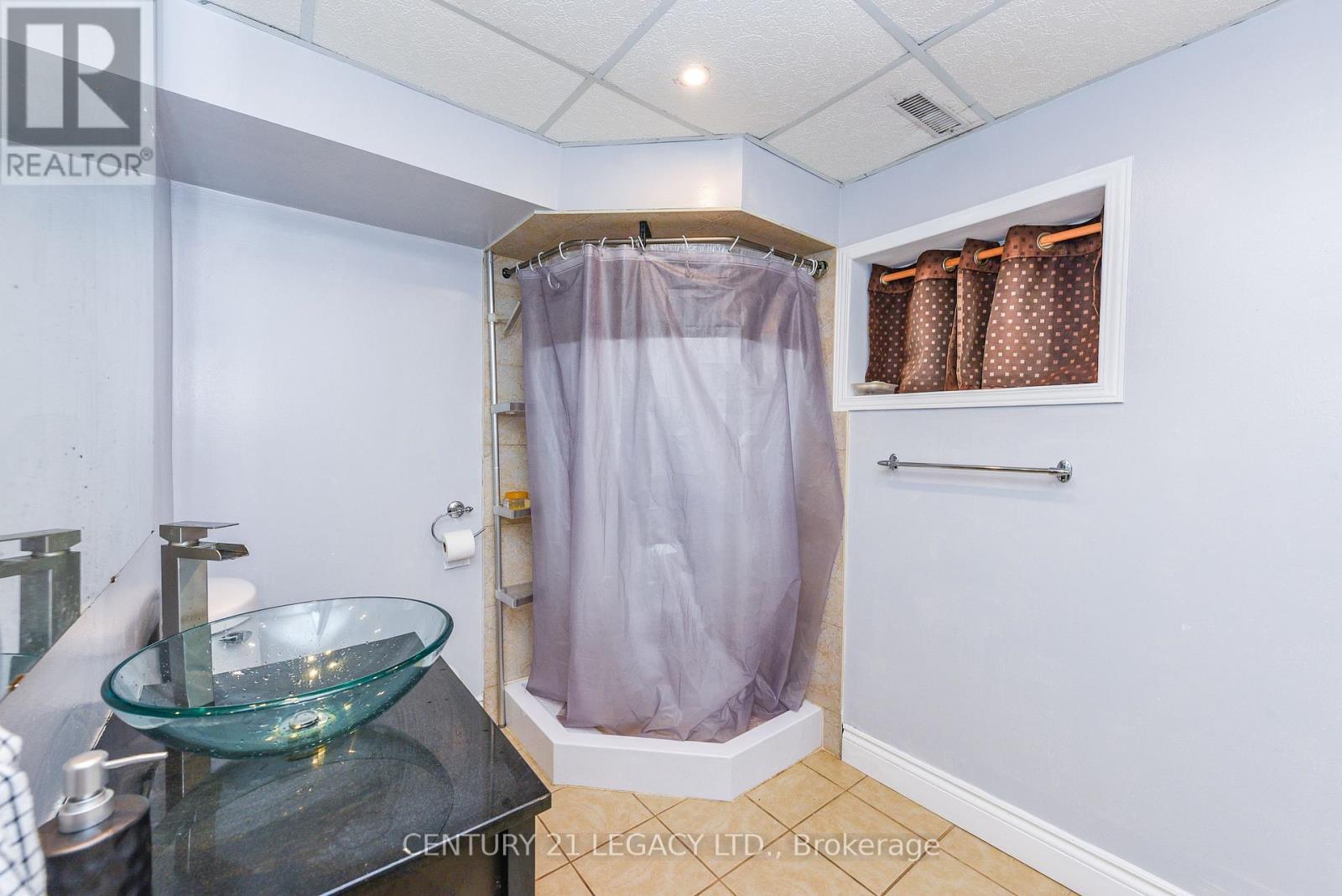 11 Bruce Beer Drive, Brampton, ON - Indoor Photo Showing Bathroom