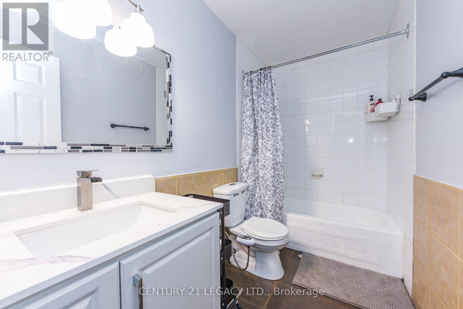 11 Bruce Beer Drive, Brampton, ON - Indoor Photo Showing Bathroom