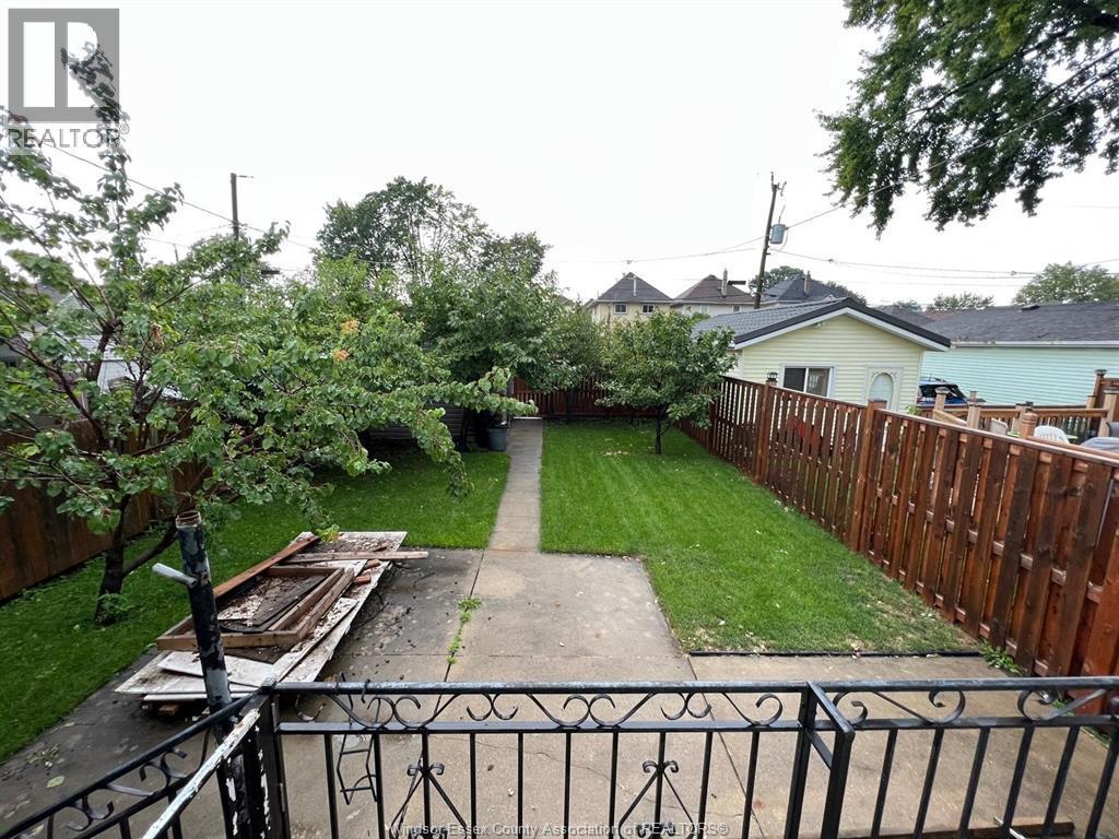 969 Moy Avenue, Windsor, ON - Outdoor With Backyard