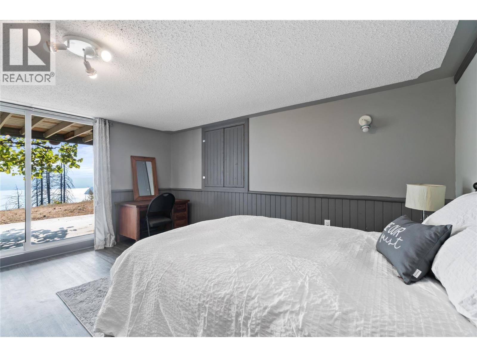4878 Leopold Road, Celista, BC - Indoor Photo Showing Bedroom