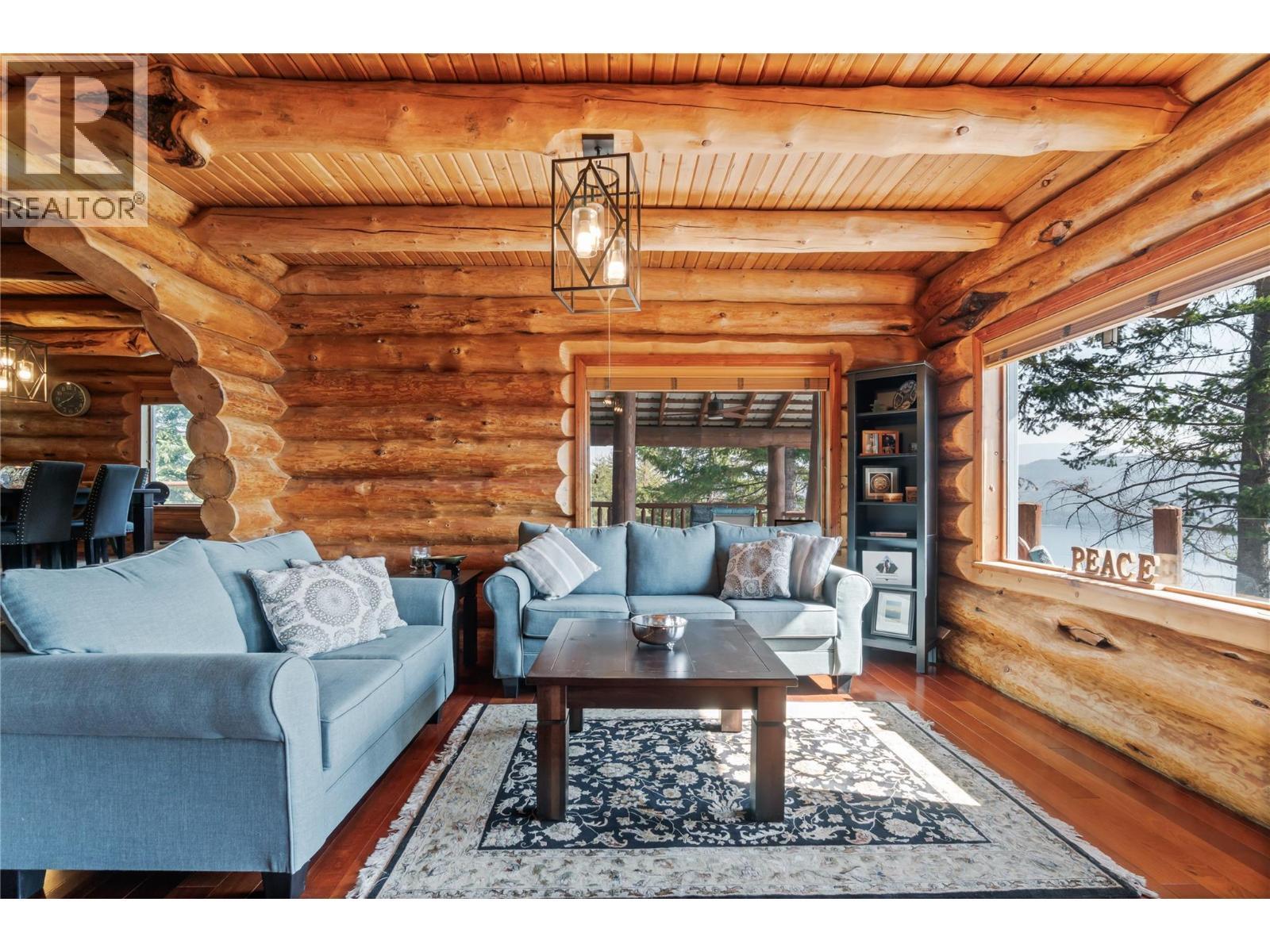 4878 Leopold Road, Celista, BC - Indoor Photo Showing Living Room